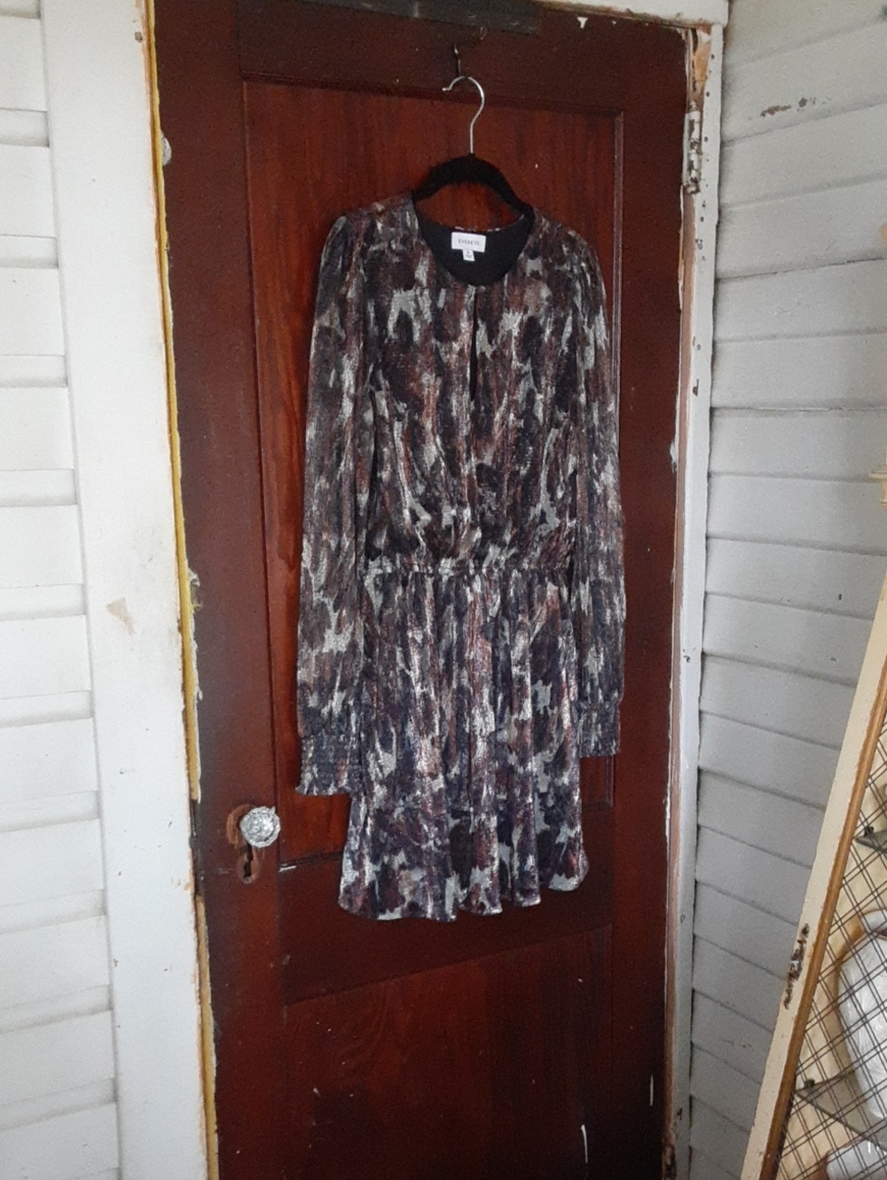 Evereve Long-Sleeve Tiered Dress in Brown, Cream, and Black Abstract Print